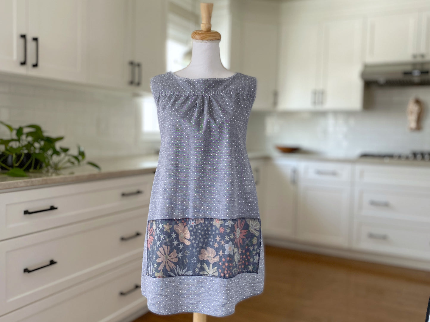1925 Cross Back Apron - Cloudberry Dot (Women's Medium)