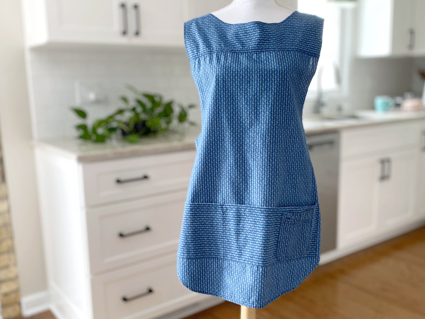 1925 Cross Back Apron - Milk & Denim (Women's Small)