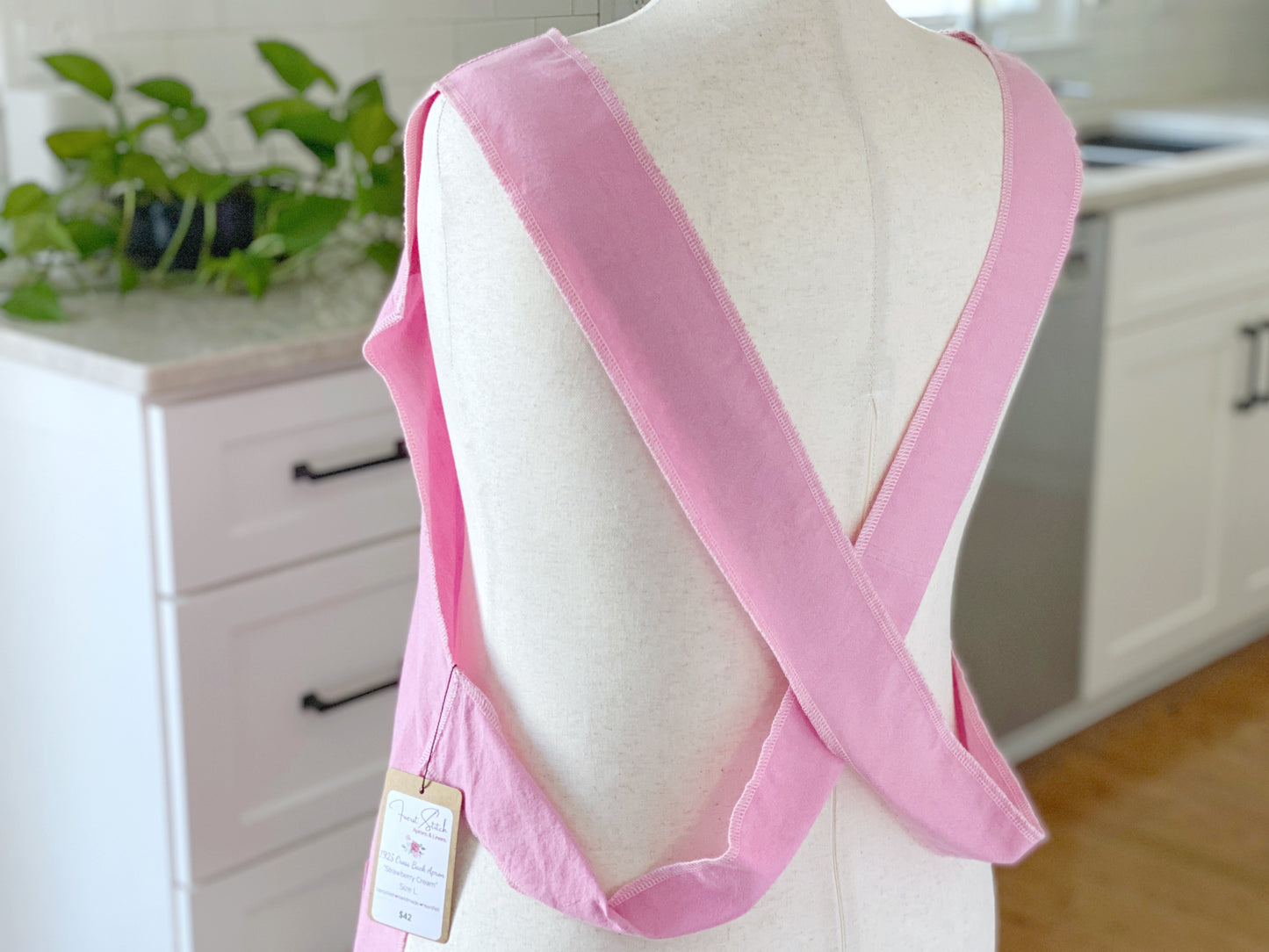 1925 Cross Back Apron - Strawberry Cream (Women's Large)