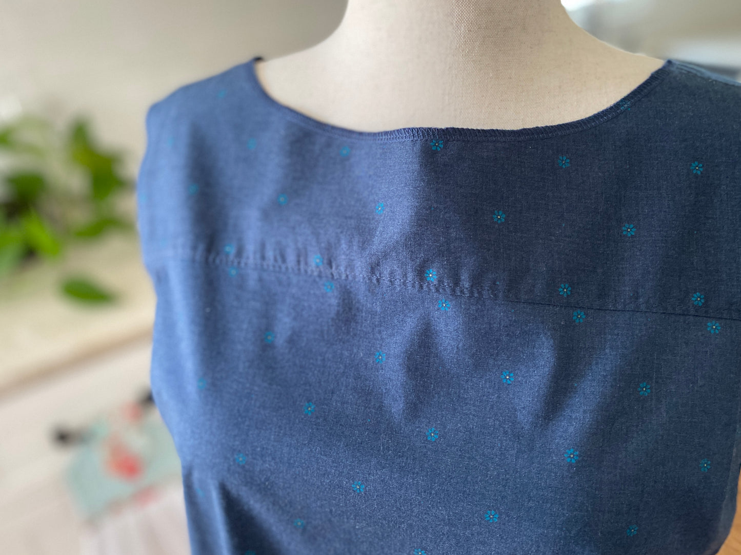 1925 Cross Back Apron - Dotted Delight (Women's Large)