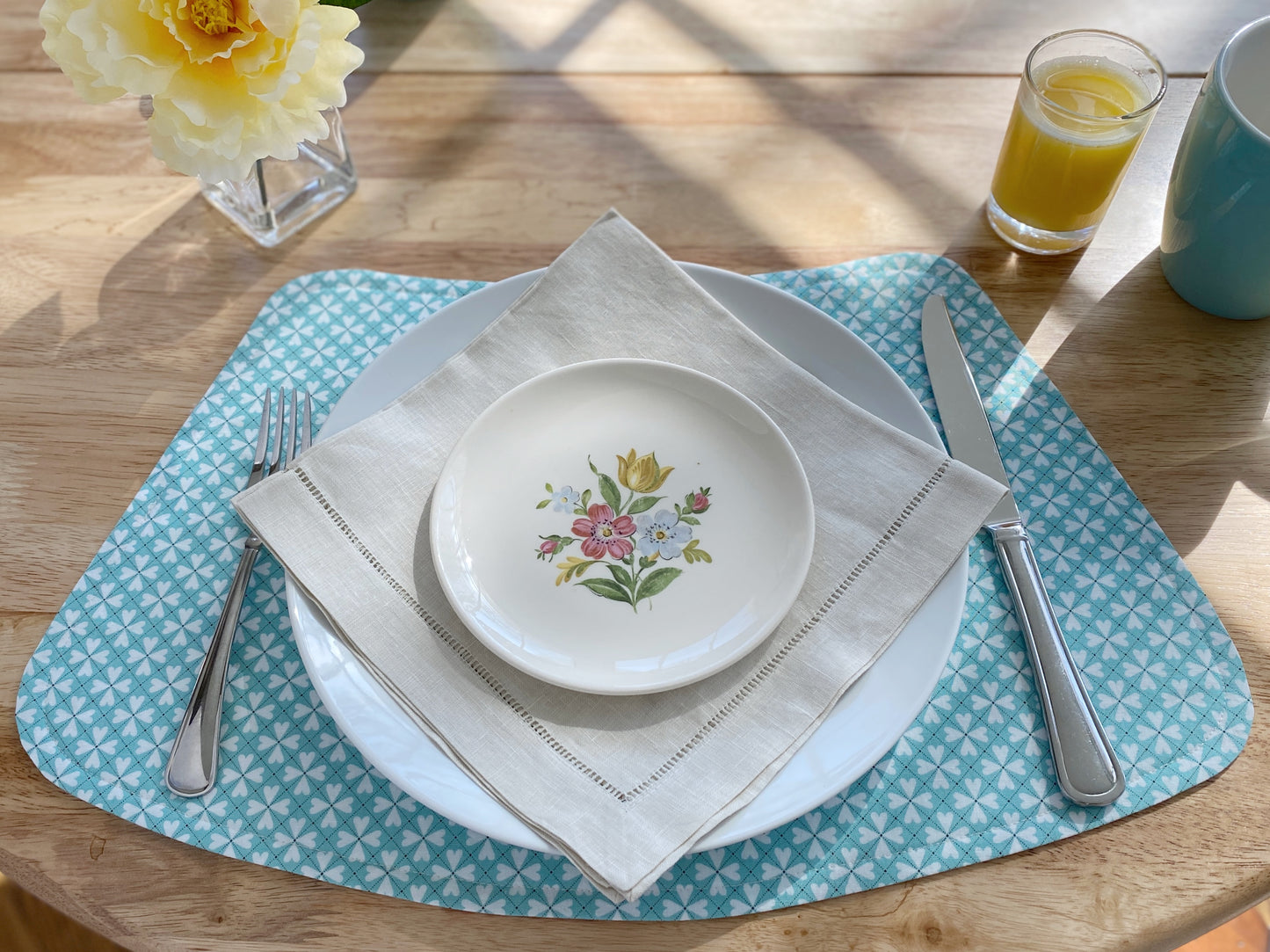 Perfect Curve Placemats, (Set of 2) - Sweetheart Blooms