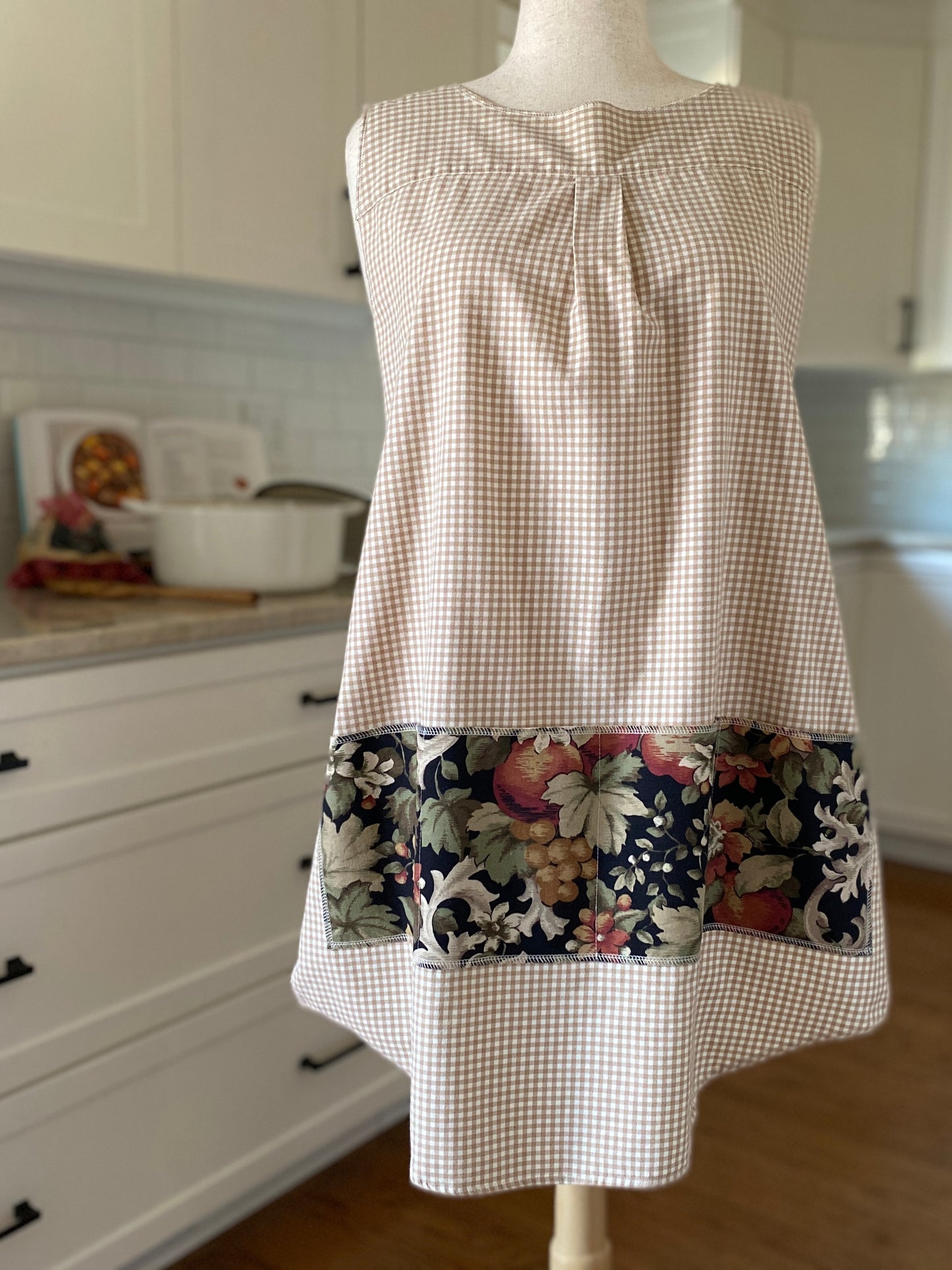 1925 Cross Back Apron - Nutmeg Bloom (Women's XL)