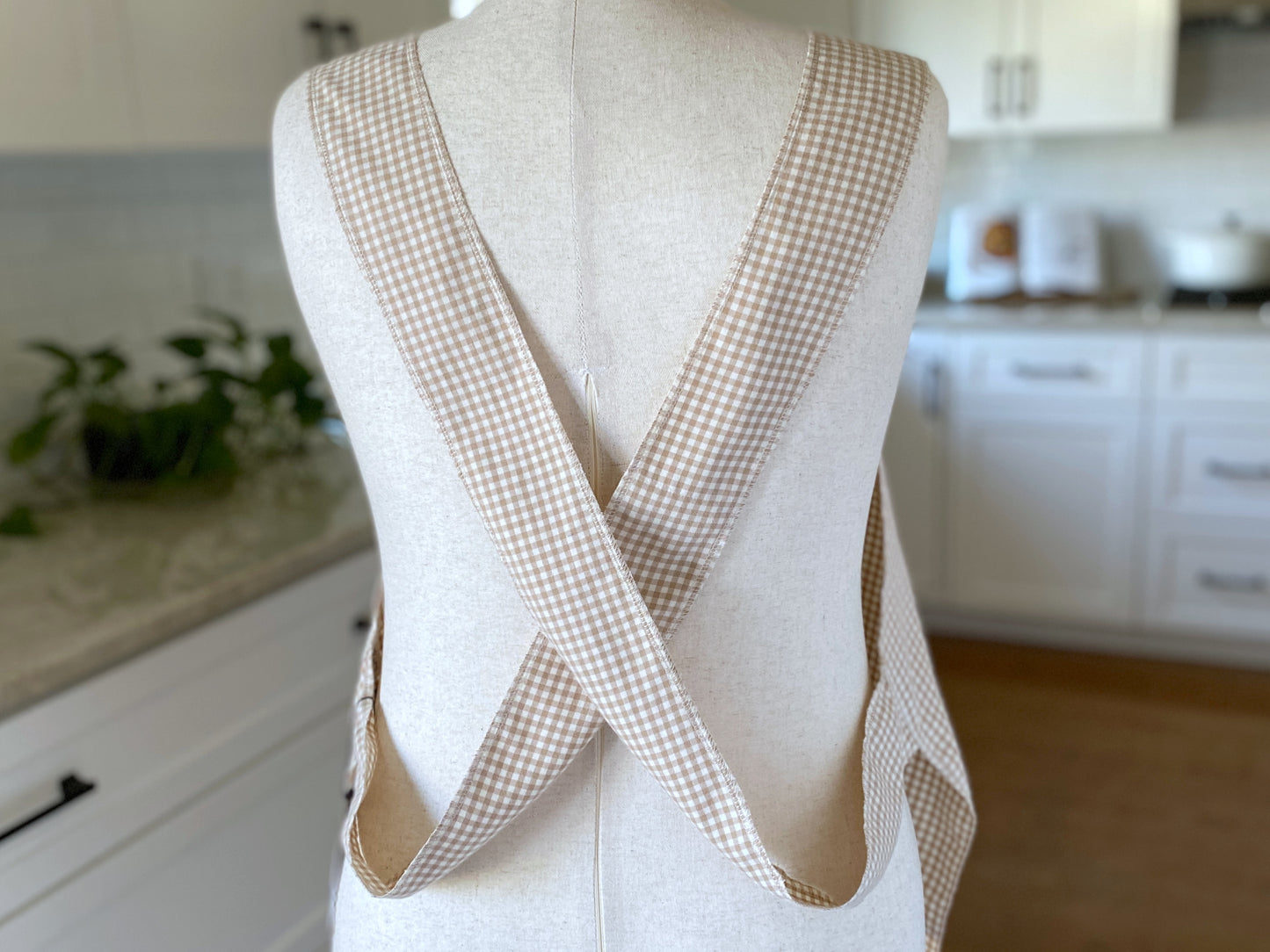 1925 Cross Back Apron - Nutmeg Bloom (Women's XL)
