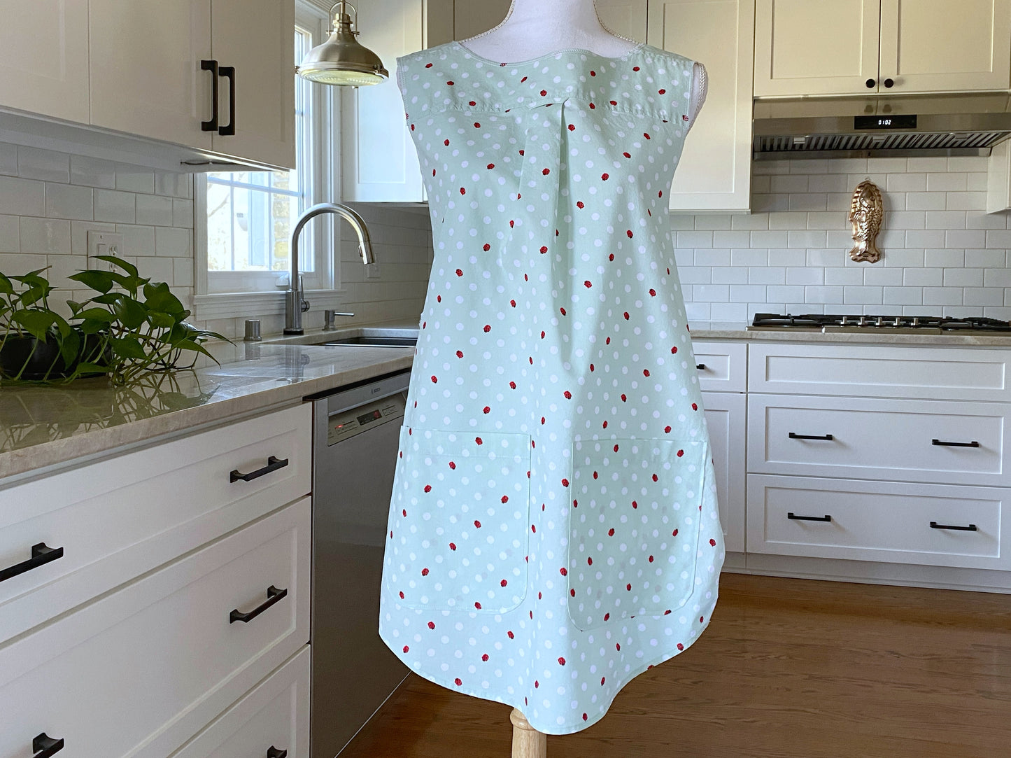 1925 Cross Back Apron - Ladybug Mint Bliss (Women's Small)