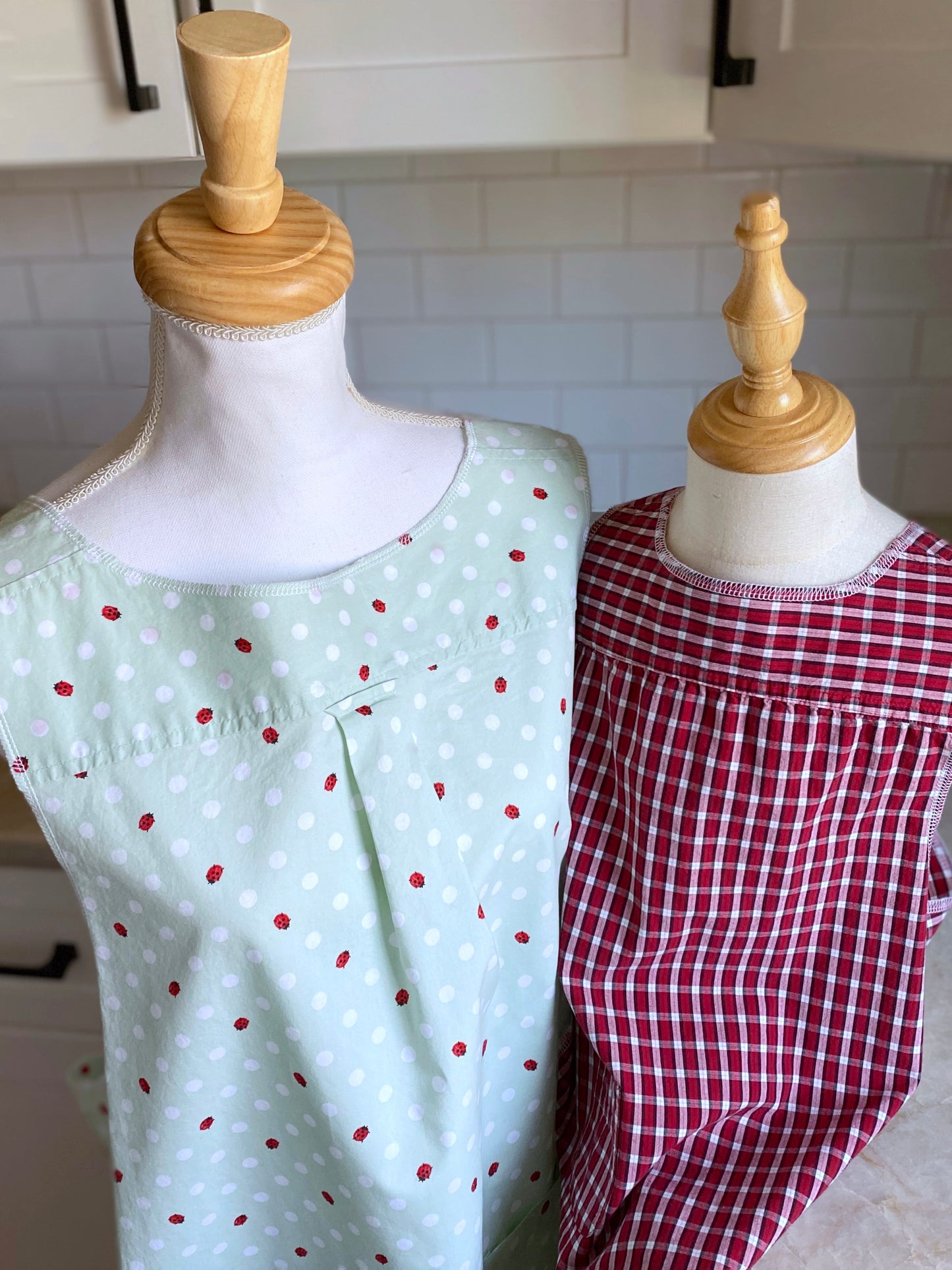 Girls' 1925 Cross Back Apron - Strawberry Jam (Size 4)
