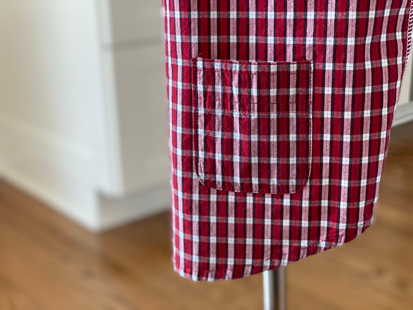 Girls' 1925 Cross Back Apron - Strawberry Jam (Size 4)