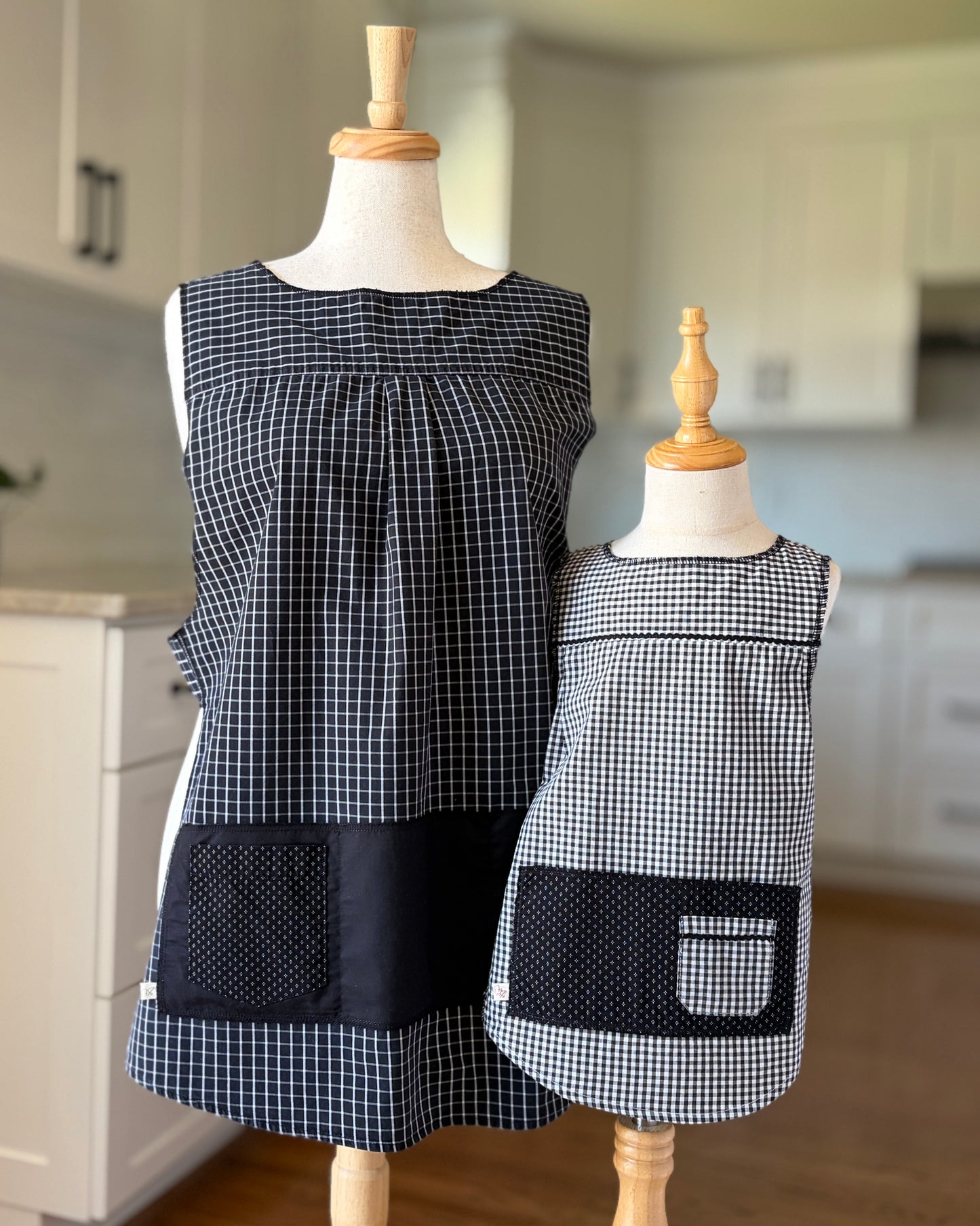 Farmhouse Honey Cross-Back Apron - Girls'