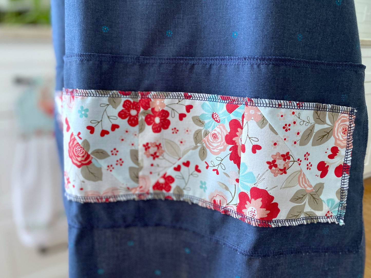 1925 Cross Back Apron - Dotted Delight (Women's Large)