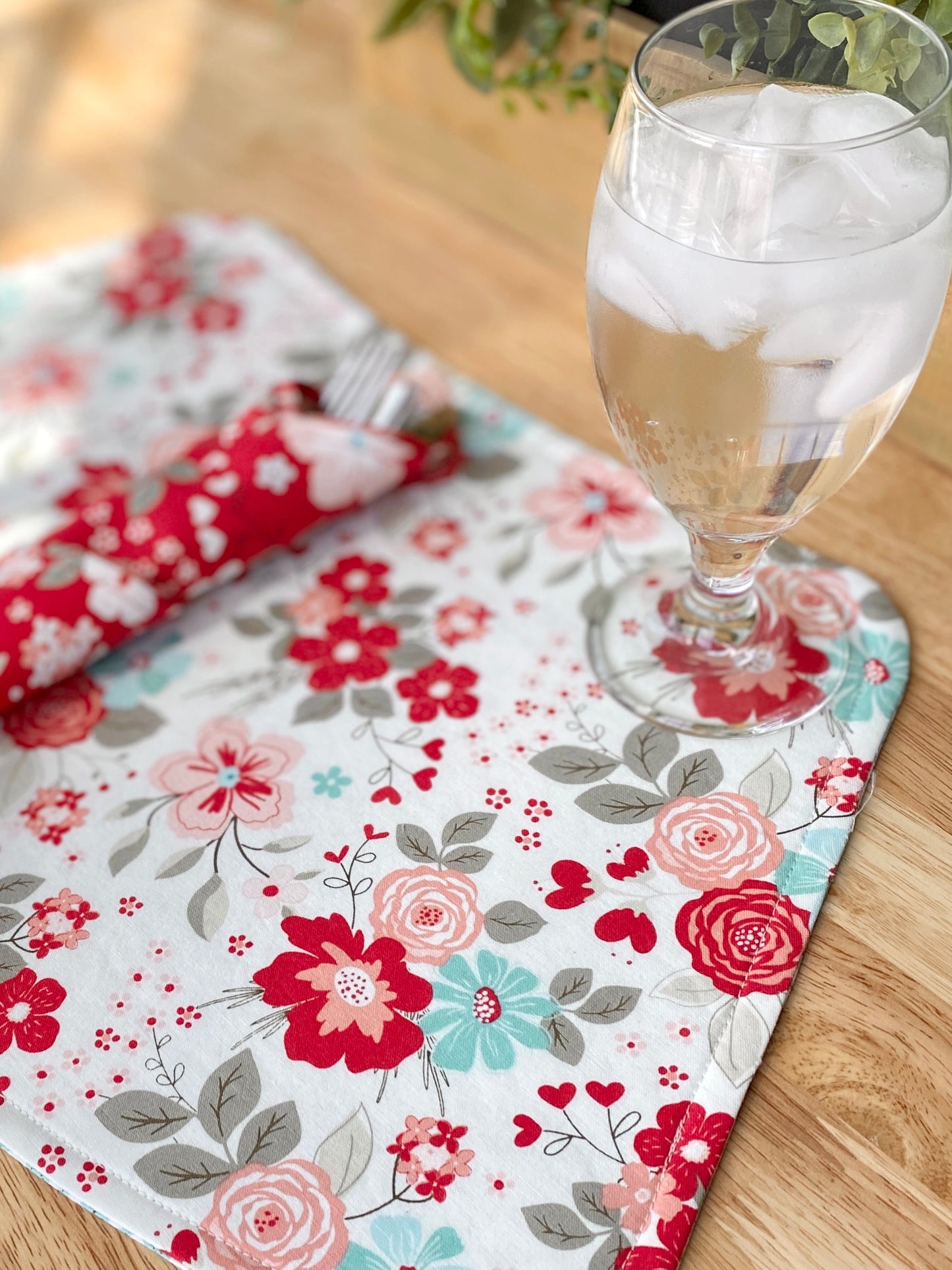 Perfect Curve Placemats, (Set of 2) - Sweetheart Blooms