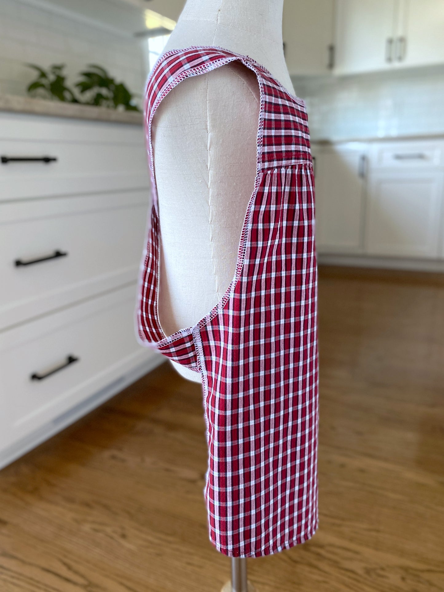 Girls' 1925 Cross Back Apron - Strawberry Jam (Size 4)