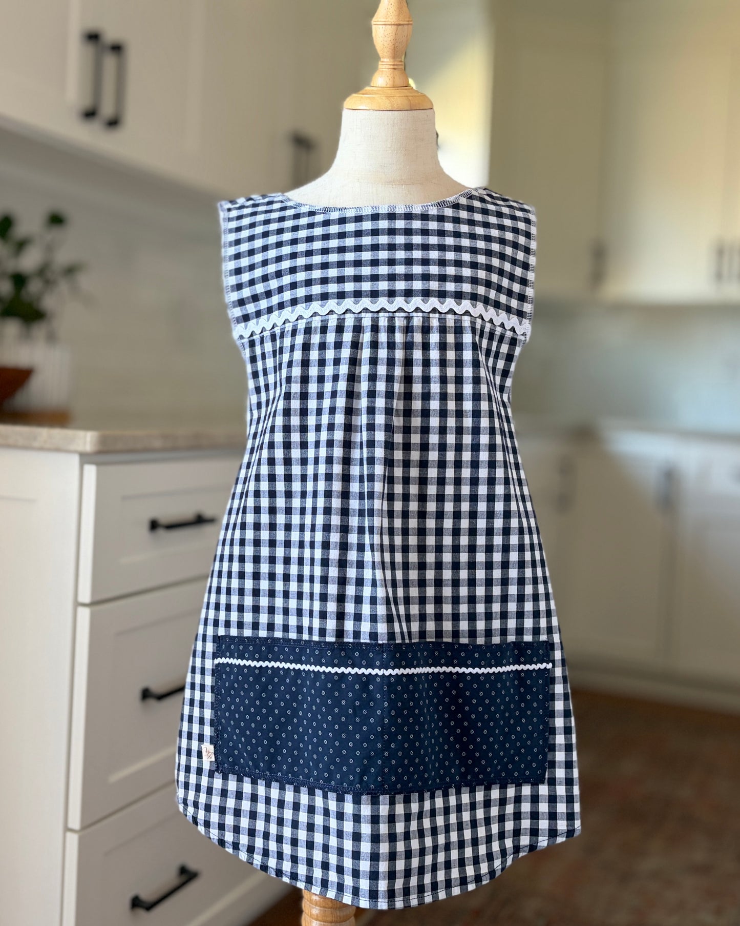 Daisy Gingham Cross-Back Apron - Girls'
