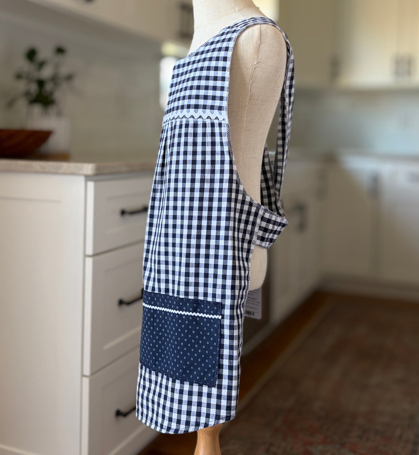 Daisy Gingham Cross-Back Apron - Girls'